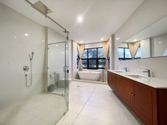 Vast Magnificent House and Lot For Sale in Brentville International
