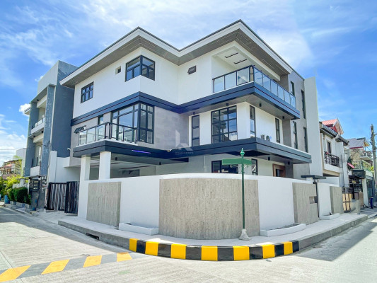 Classy Corner House and Lot For Sale