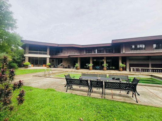 Vintage 6-Bedroom House and Lot for Sale