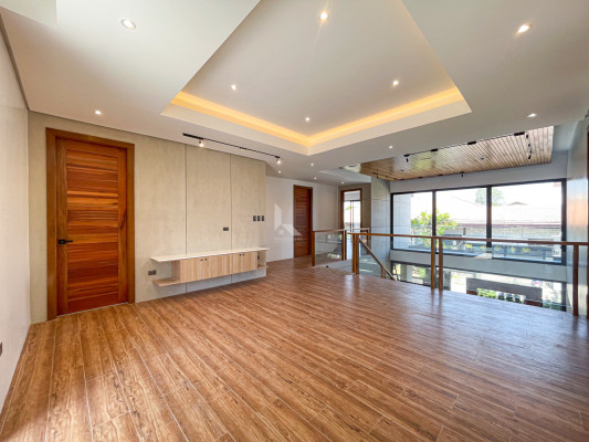 Luxurious Modern Tropical House and Lot For Sale in BF Homes,