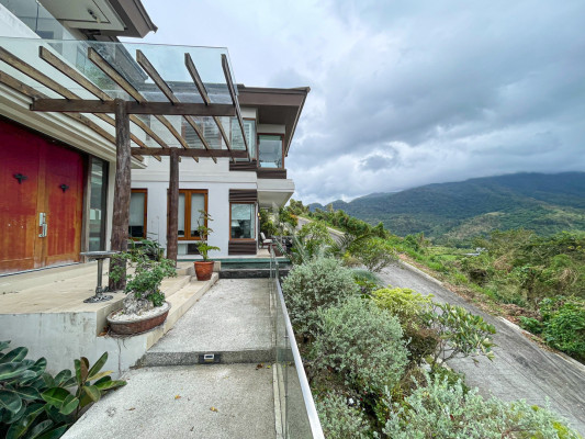 Prime Corner House and Lot with Breathtaking