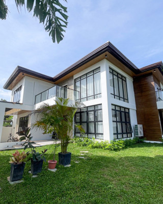 Vast Modern Contemporary House and Lot in South Peak