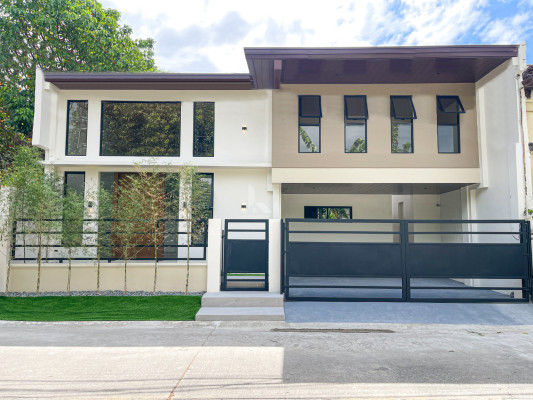 Elegant Modern Bungalow Home with Mezzanine Floor For Sale