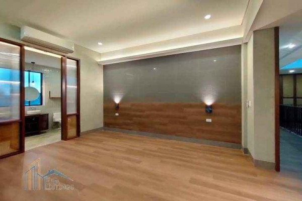 4 BEDROOM HOUSE WITH 3 CAR PARKING IN MANDAUE CEBU