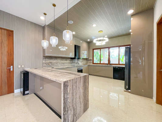 Classy Contemporary House and Lot For Sale in Portofino Heights