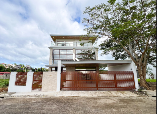 Stunning Modern House with Overlooking View in Eastland Heights