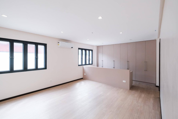 Explore this Brand-New 3-Storey House in Greenheights Village