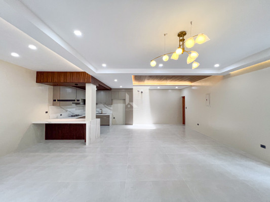 Sophisticated Modern Home with Mountain and City View For Sale