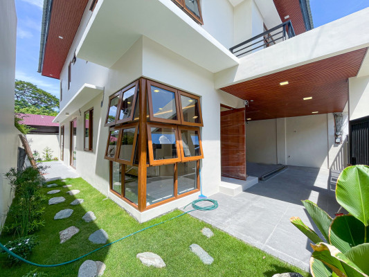 Sophisticated Modern Contemporary House and Lot For Sale