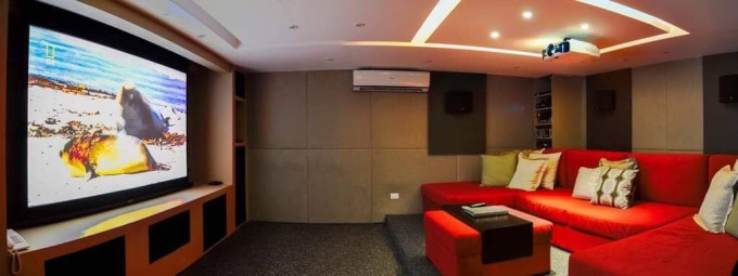 Snatch this Corner House in Valle Verde