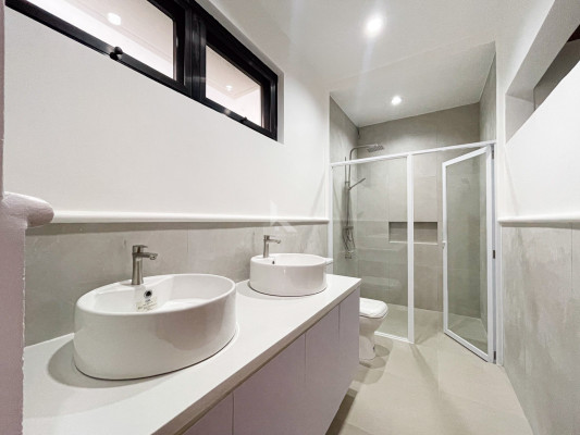 Elegant Modern Contemporary House and Lot in Marcelo Green Village