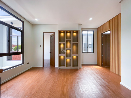 Elegant Modern Contemporary House and Lot For Sale in BF Resort