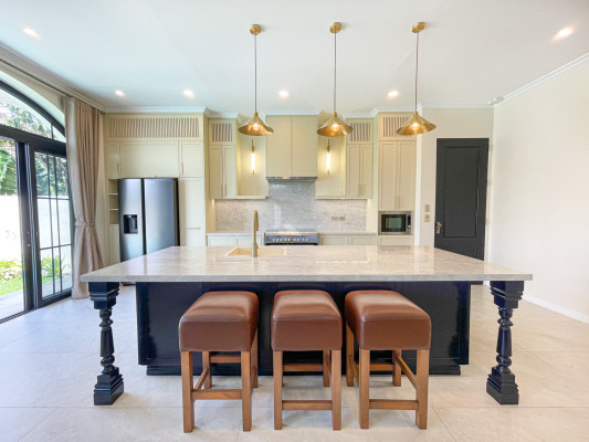 Sophisticated Modern Contemporary House and Lot For Sale in The Orchard