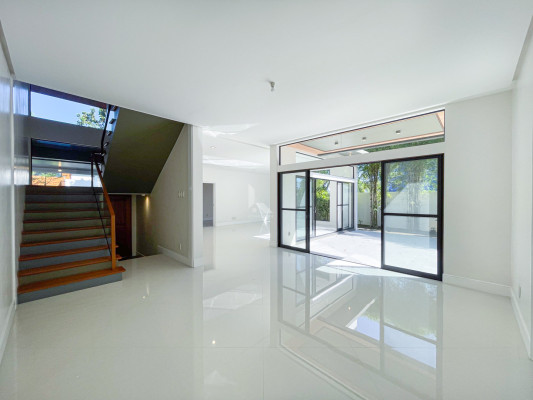 Classy Contemporary House and Lot For Sale