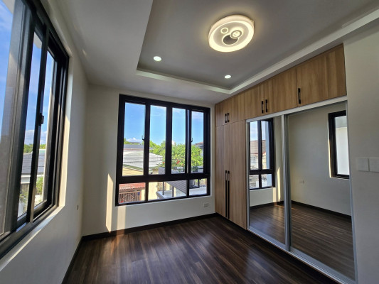 Snatch this Brand-New 5-Bedroom House in BF Homes,