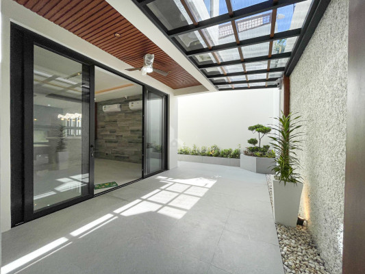 Splendid Modern Smart Home For Sale i