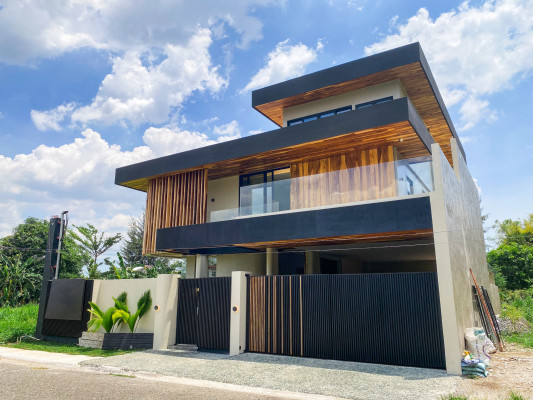 Outstanding 5-Bedroom House and Lot