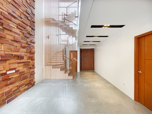 Gorgeous Modern Contemporary House and Lot For Sale in Greenwoods Executive Vill