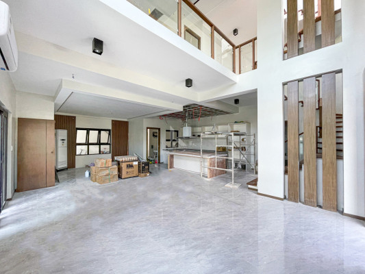 Classy Corner House and Lot For Sale
