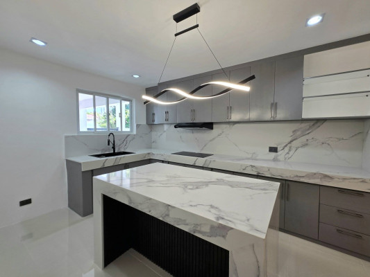Snatch this Newly Renovated 4-Bedroom Home in BF Homes