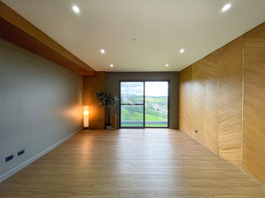 Luxurious Modern House and Lot with Superb Overlooking View
