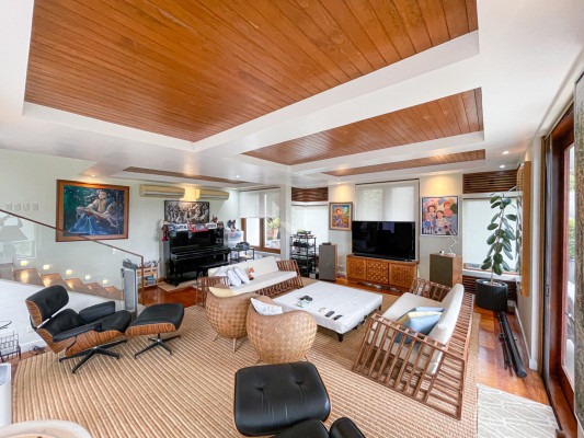 Prime Corner House and Lot with Breathtaking