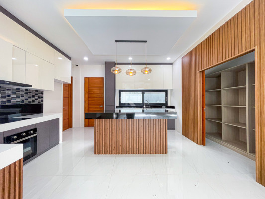 Spacious Brand New Modern Contemporary Home in Tierra Nueva Village