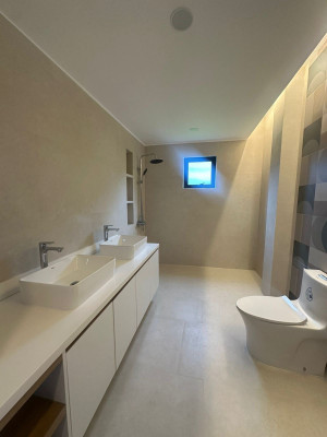 Sleek 5-Bedroom House and Lot for Sale