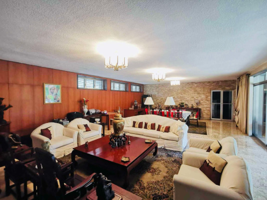 Vintage 6-Bedroom House and Lot for Sale