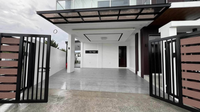 FOR SALE SLEEK BRAND NEW MODERN HOUSE WITH SWIMMING POOL IN ANGELES CITY