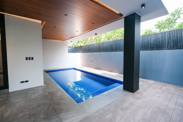 Astonishing 5-Bedroom House and Lot