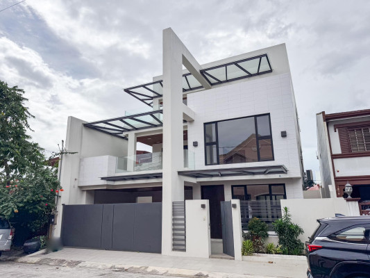 Explore this Brand-New 3-Storey House in Greenheights Village