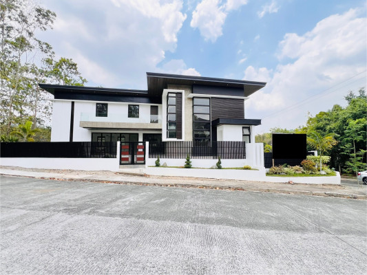 Elegant 5-Bedroom House and Lot for Sale