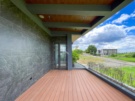 Luxurious Modern House and Lot with Superb Overlooking View