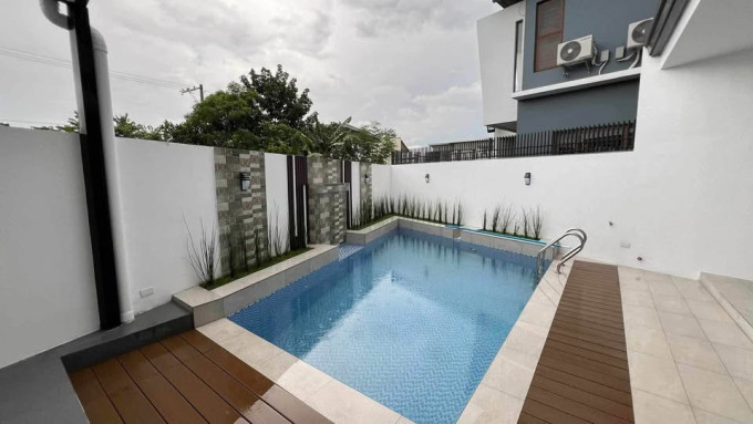 FOR SALE SLEEK BRAND NEW MODERN HOUSE WITH SWIMMING POOL IN ANGELES CITY