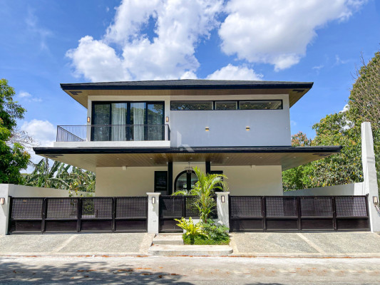 Sophisticated Modern Contemporary House and Lot For Sale in The Orchard