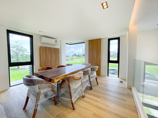 Sophisticated Modern Contemporary House and Lot For Sale