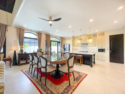 Sophisticated Modern Contemporary House and Lot For Sale in The Orchard