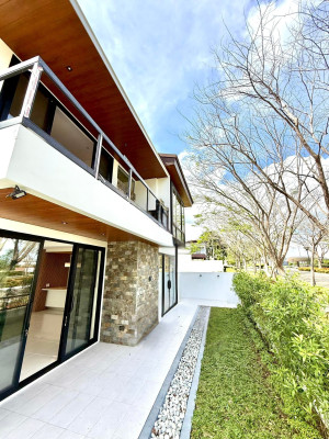 Contemporary 5-Bedroom House for Sale in Treveia, Nuvali, Calamba, Laguna