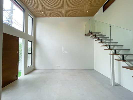 Elegant Modern Bungalow Home with Mezzanine Floor For Sale