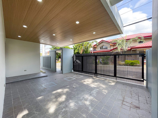 Spacious Brand New Modern Contemporary Home in Tierra Nueva Village