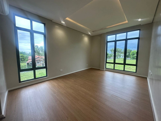 Sleek 5-Bedroom House and Lot for Sale