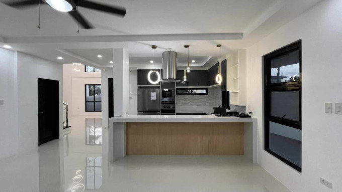 FOR SALE SLEEK BRAND NEW MODERN HOUSE WITH SWIMMING POOL IN ANGELES CITY