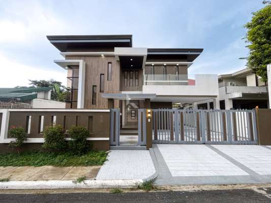 Elegant Modern Contemporary House and Lot in Marcelo Green Village