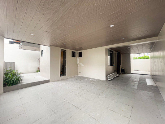 Classic Modern Contemporary House and Lot in BF Homes