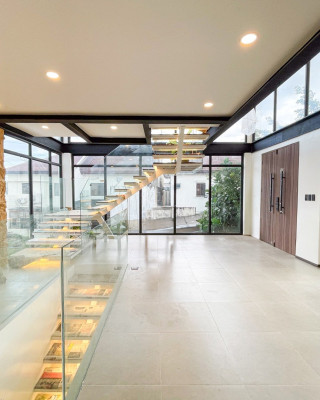 Elegant Modern Tropical House and Lot