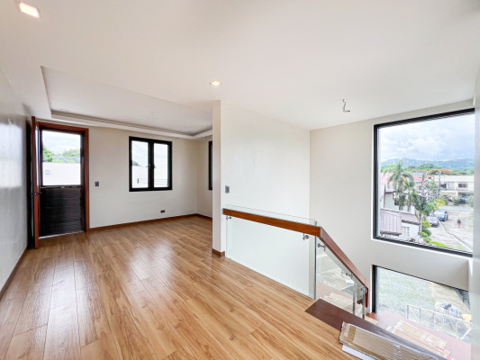 Sophisticated Modern Contemporary Home in Filinvest East