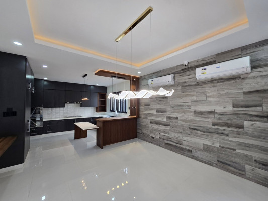 Snatch this Brand-New 5-Bedroom House in BF Homes,