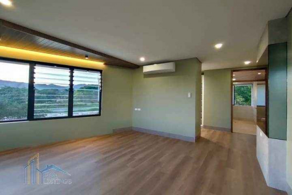 4 BEDROOM HOUSE WITH 3 CAR PARKING IN MANDAUE CEBU