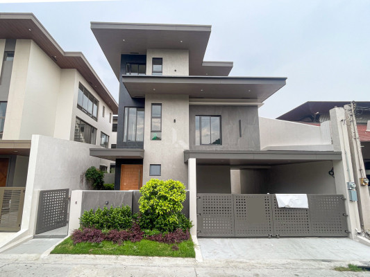 Classic Modern Contemporary House and Lot in BF Homes